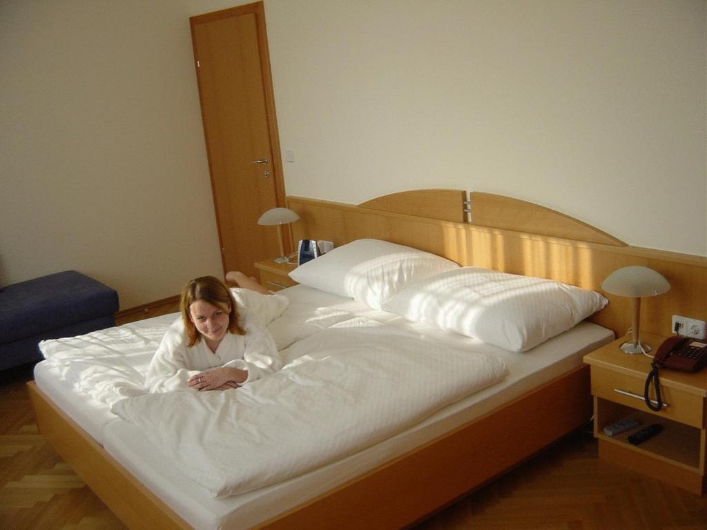 Pension Schlossblick Nebersdorf Номер фото